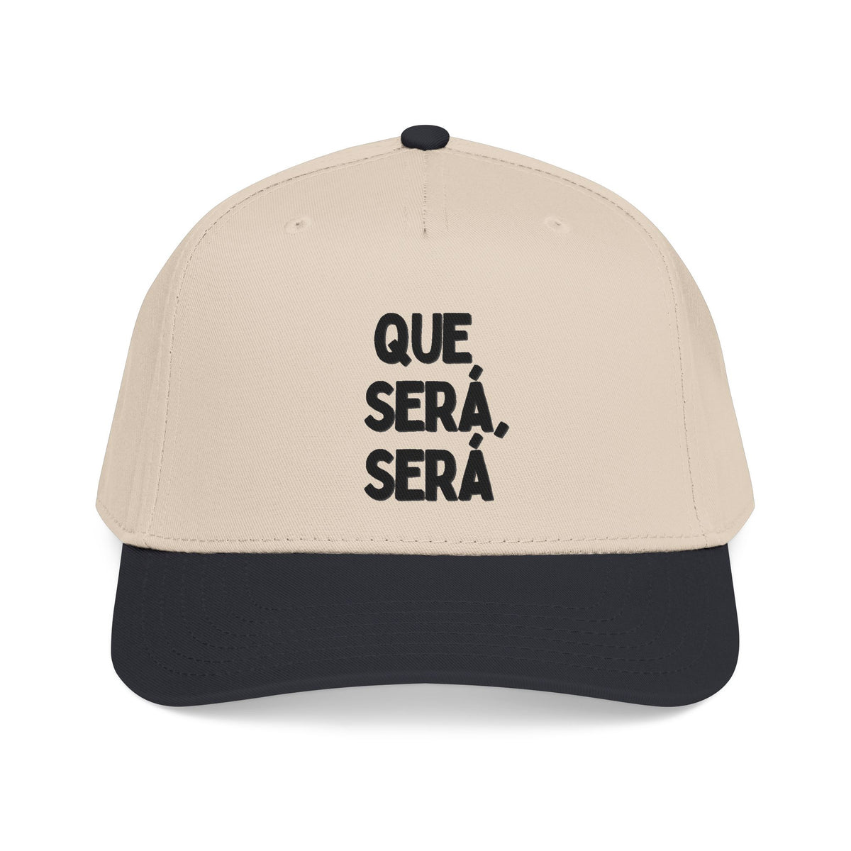 A beige and black baseball cap with the text 'QUE SERÁ, SERÁ' printed in black on the front panel, shown against a plain white background.