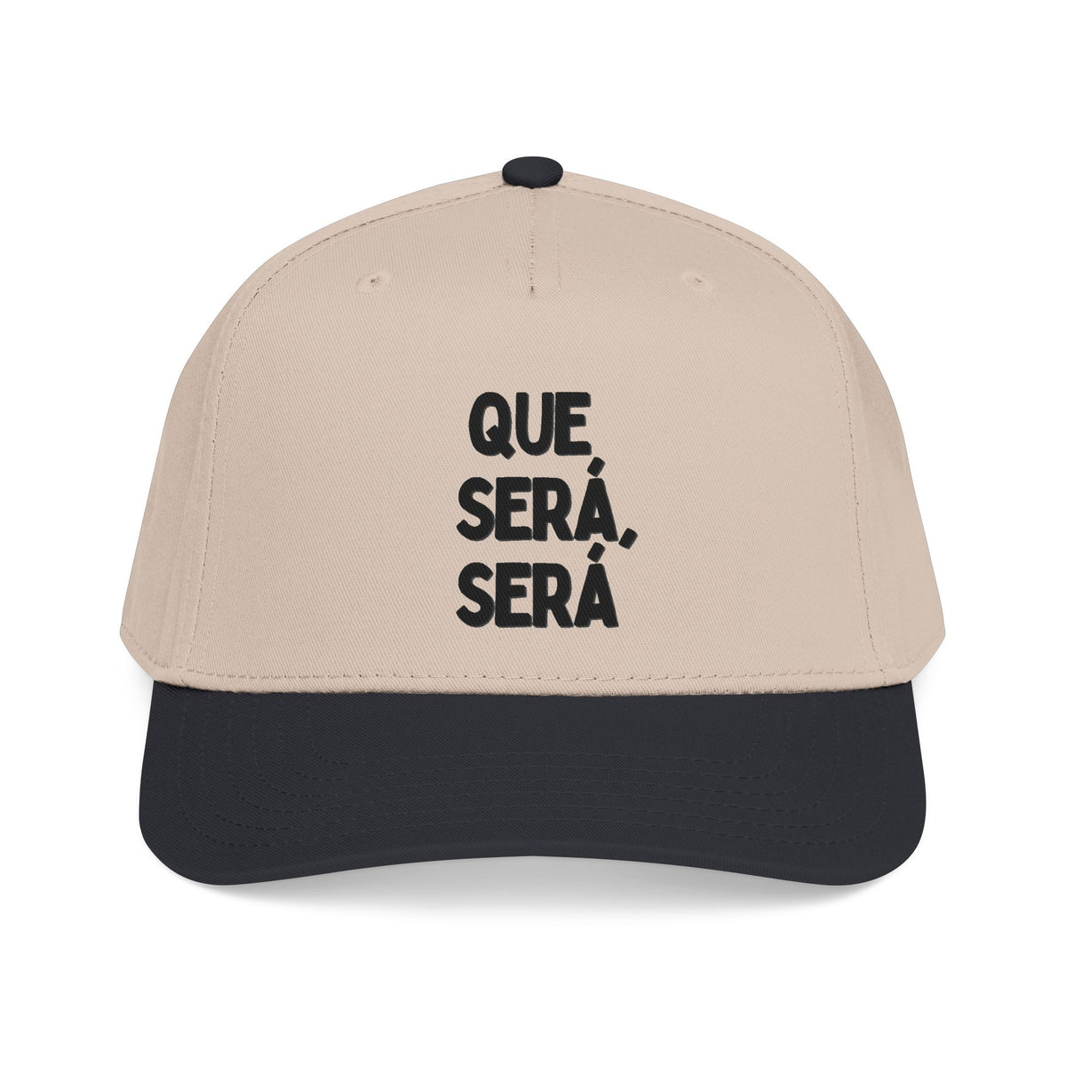 A beige and black baseball cap with the text 'QUE SERÁ, SERÁ' printed in black on the front panel, shown against a plain white background.